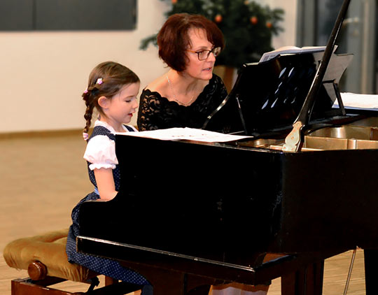 Klavierunterricht Katalin - vierhändiges Klavierspielen mit meiner kleinsten Schülerin