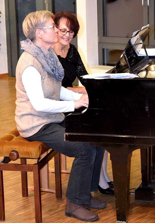 Mein Schüler, Florian am Grand-Piano, Klavierunterricht Katalin in Augsburg