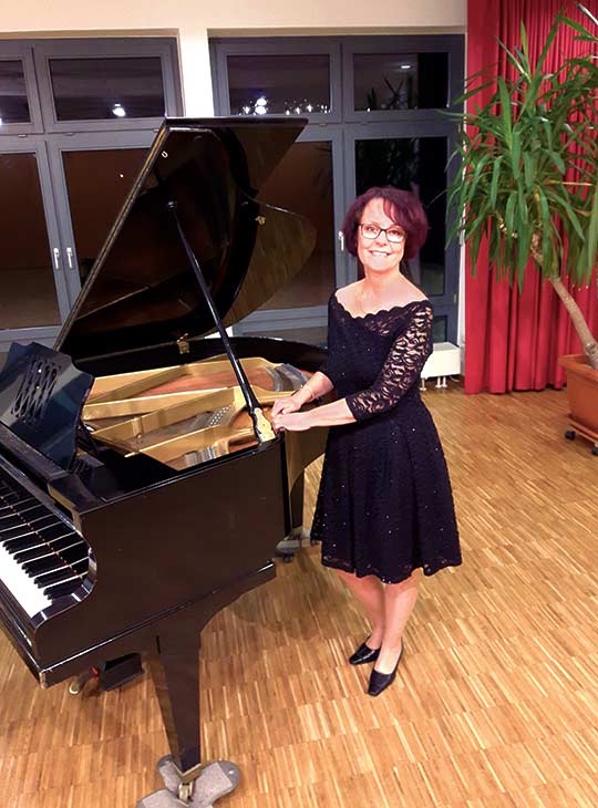 Die Klavierlehrerin, Katalin Kovacsne aus Augsburg